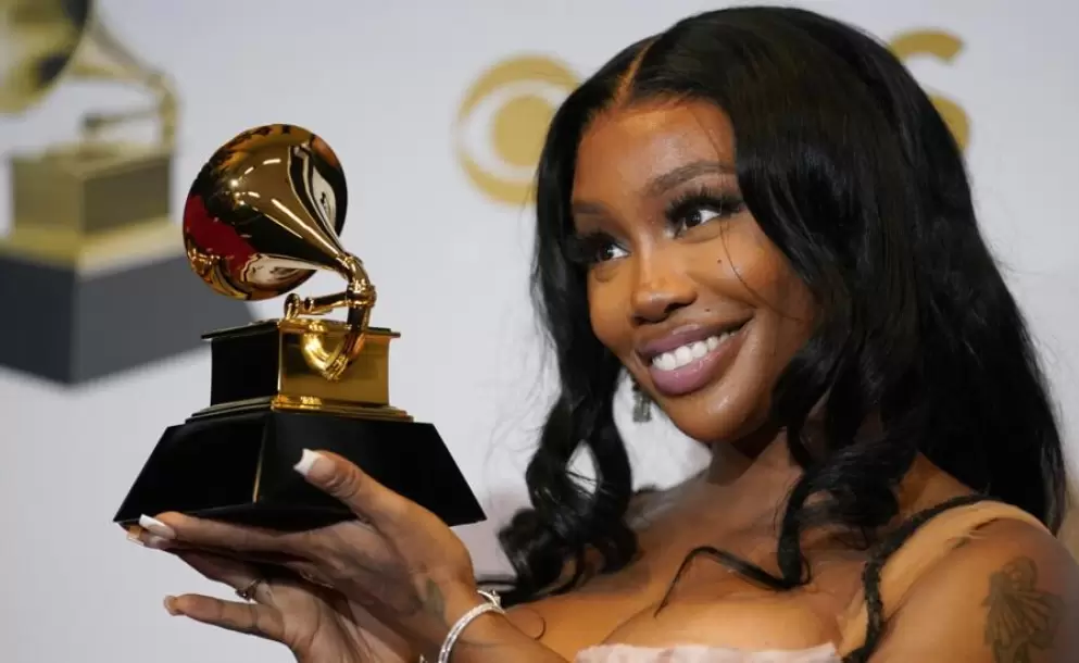 SZA fluye entre beats; llega a los premios Grammy con nueve nominaciones