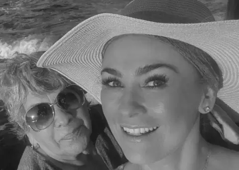 Reportan la muerte de la madre de Aracely Armbula