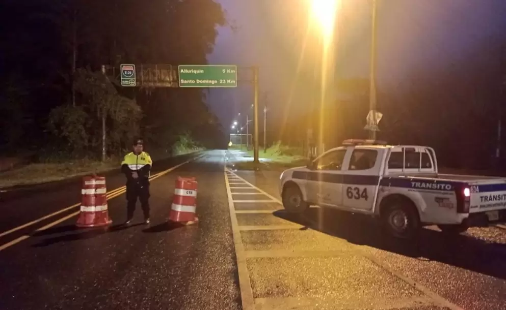 Va Alag-Santo Domingo cerrada por cada de rocas