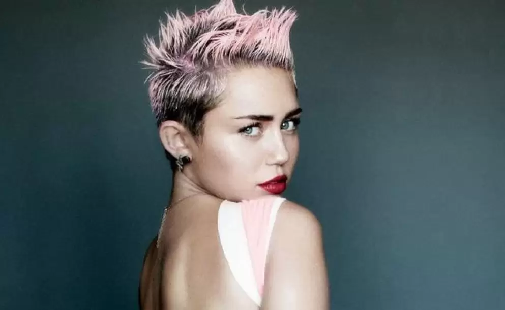 Mamá de Miley Cyrus contrató seguridad para mantener a su hija Noah fuera de su boda