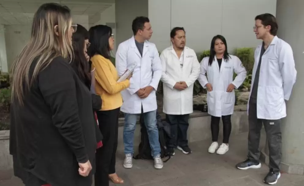 Más de 500 médicos posgradistas y 130 enfermeras están impagos en programa de becas del Gobierno