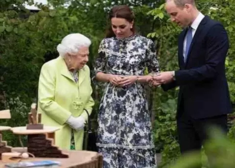 Kate Middleton es vista con William, de compras, en Windsor