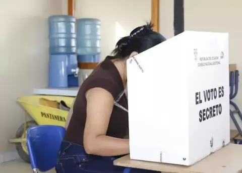 Comunicaliza: Existe una intencin de voto del 42.7% a favor del 'S' en la consulta popular