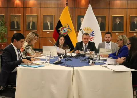 Comisin ocasional multipartidista busca unificar los proyectos de ley sobre lo aprobado en la consulta popular