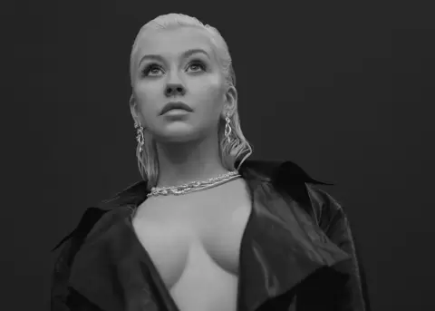 Christina Aguilera deja sello discogr�fico despu�s de 26 a�os