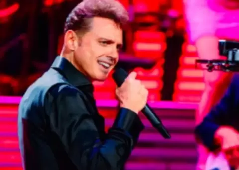 Hijo de Luis Miguel y Aracely Armbula estrena novia