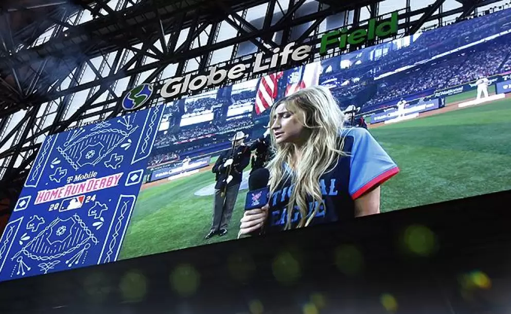 Cantante admite que interpret ebria el himno de EE.UU. en un evento deportivo