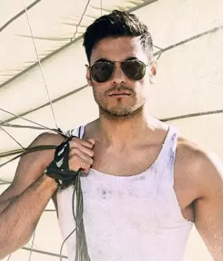 Carlos Rivera.