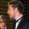 David Bisbal lleva m�sica y sonrisas a pacientes en un concierto sorpresa en Madrid