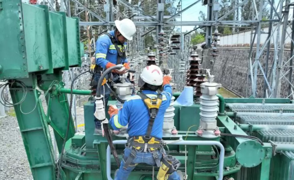 El servicio elctrico en Ecuador empieza a volver en varios sectores, la recuperacin total tomar hasta cuatro horas