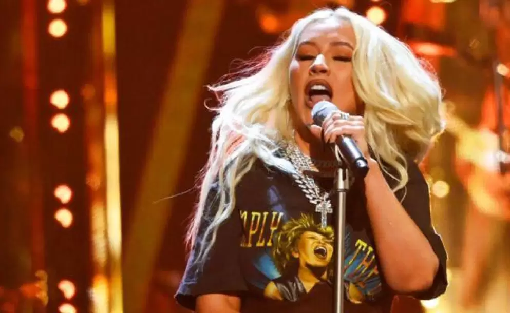 Christina Aguilera celebra 25 años de su icónico álbum debut