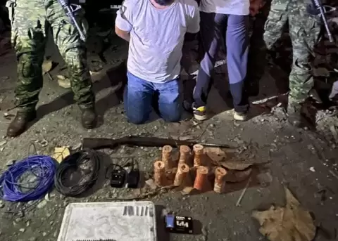 Capturan a alias 'La Foca', quien es pariente de cabecillas de Los Tiguerones, con armas y explosivos