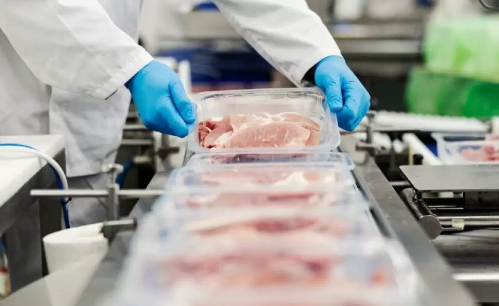 El sector de alimentos y bebidas afirman estar en  emergencia por los apagones, segn el presidente de ANFAB