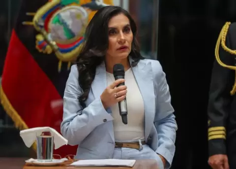 Cuatro candidatos presidenciales rechazan la suspensin de Vernica Abad dictaminada por el Ministerio de Trabajo