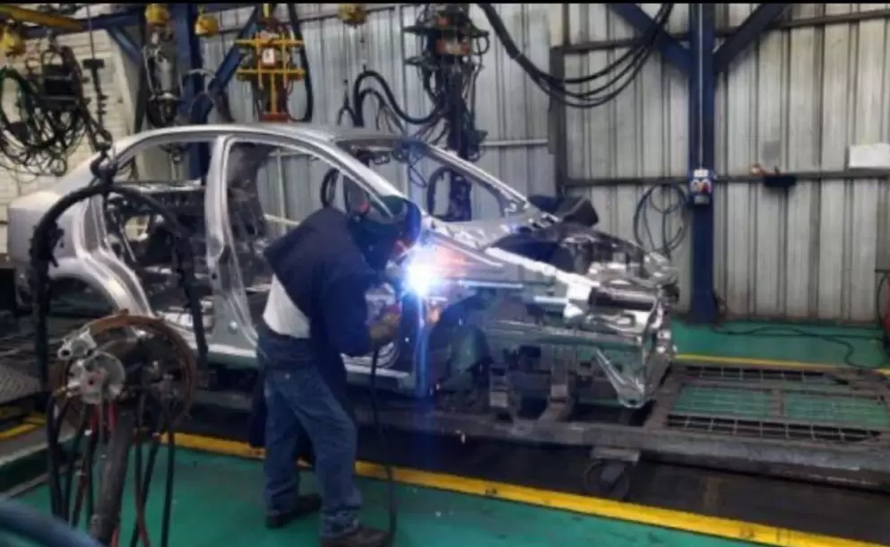 Sector automotriz exhorta al Gobierno a tomar medidas que detengan la reducción de ventas y los despidos de personal