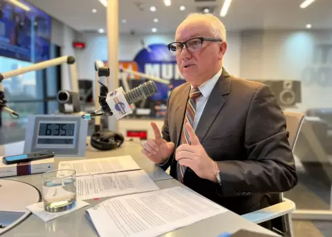 Jan Topic intent simular una transferencia de representacin legal en contratos con el Estado, segn juez ngel Torres