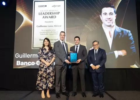 Guillermo Lasso Alc�var, Presidente de Banco Guayaquil reconocido por su liderazgo en el sector financiero
