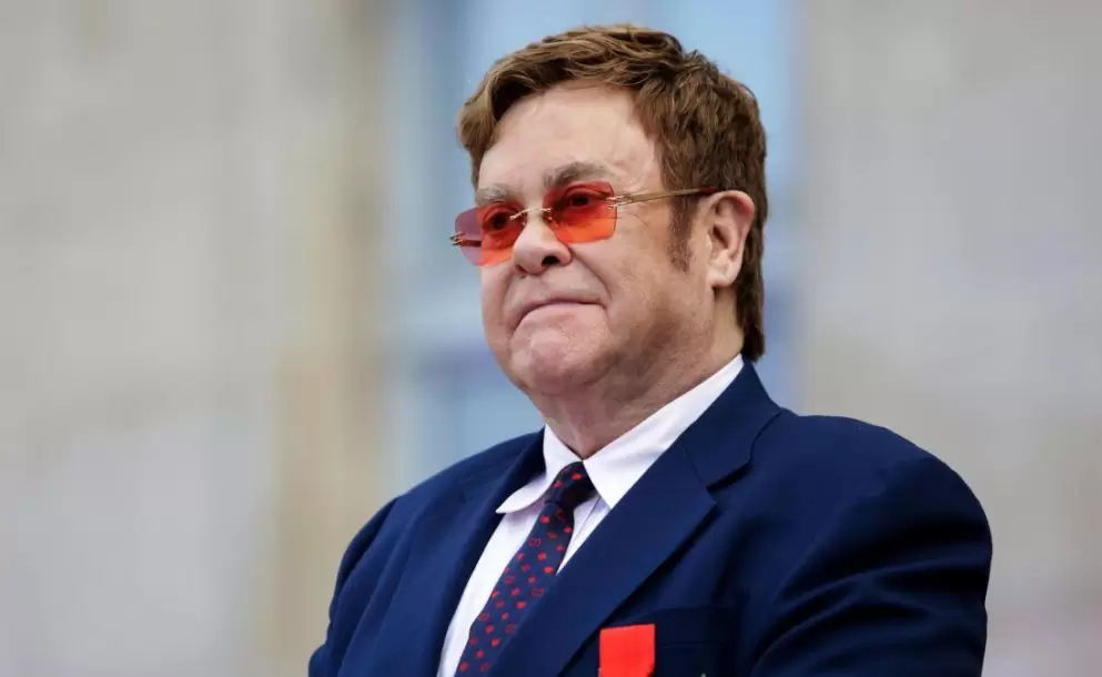 Elton John anuncia un nuevo lbum titulado "Who Believes in Angels?"