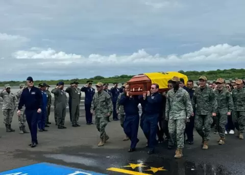 Cuerpo del teniente coronel de la FAE asesinado en Guayaquil fue trasladado a Manab