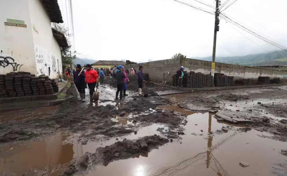 300 mil personas han sufrido los efectos indirectos de las lluvias; el MIES entrega kits a los damnificados