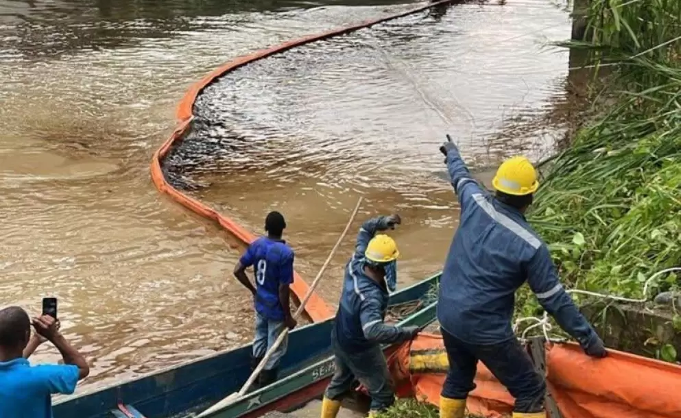 Derrame de crudo: Pobladores de El Roto, en Quinindé, claman atención para los afectados por contaminación ambiental