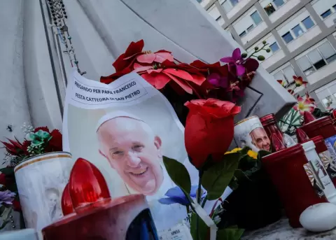 El papa Francisco har su primera aparicin este domingo, desde la ventana del hospital Gemelli de Roma