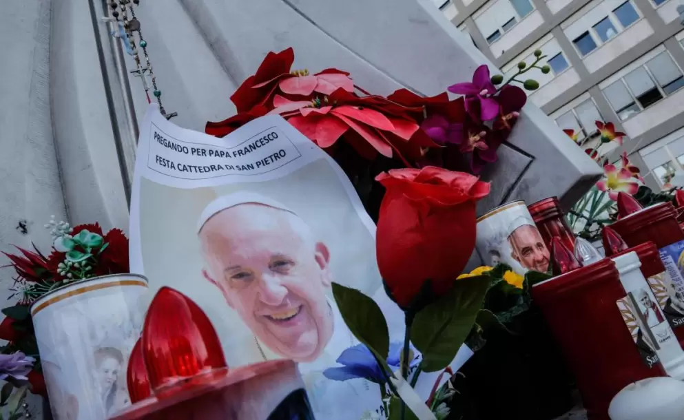 El papa Francisco har su primera aparicin este domingo, desde la ventana del hospital Gemelli de Roma