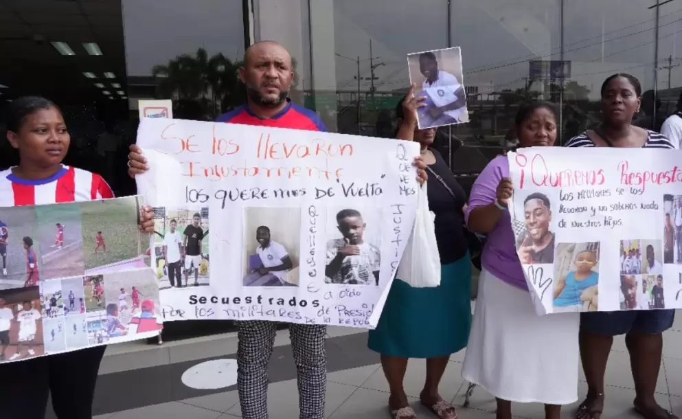 Padres de los nios de Las Malvinas piden exhumacin para confirmar identidad de los cuerpos