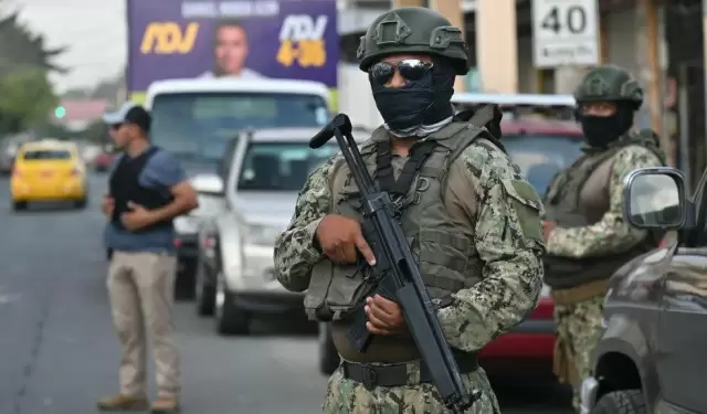 Militares.
