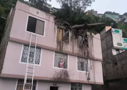 11 personas afectadas por el deslave en Gupulo recibieron ayuda; la Av. De Los Conquistadores estar cerrada este lunes