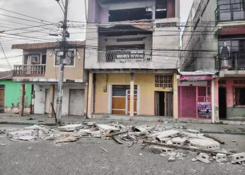 Daños en Esmeraldas tras sismo de 6.0 grados de magnitud.