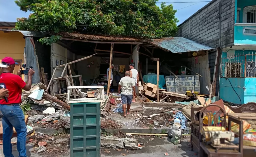 Ms de 700 personas resultaron afectadas por el fuerte sismo en Esmeraldas.