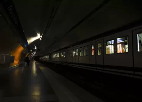 Europa a oscuras: un apag�n masivo colapsa transporte y comunicaciones en el sur del continente