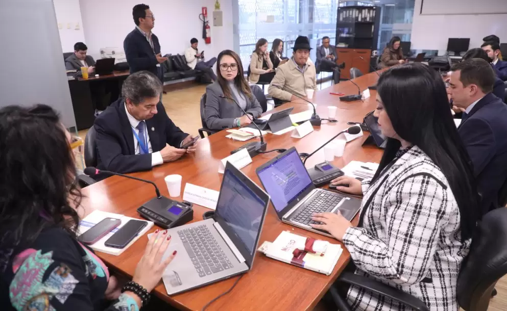 Avanza reforma constitucional para permitir bases militares extranjeras en Ecuador