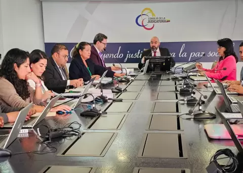 Con tres vocales, la Judicatura aprobó el reglamento de jueces constitucionales.
