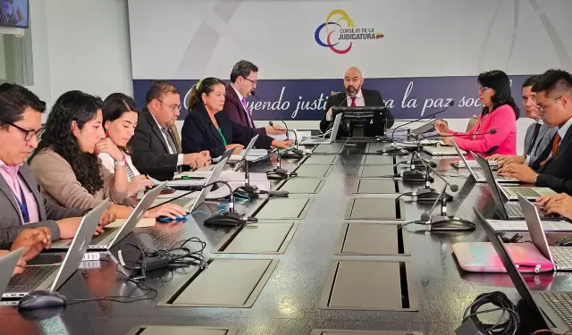 Con tres vocales, la Judicatura aprobó el reglamento de jueces constitucionales.