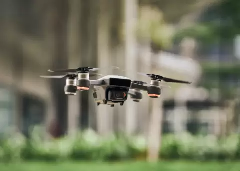 La Dirección General de Aviación Civil emitió la normativa 101 el 11 de diciembre de 2024, que prohíbe el uso de drones.