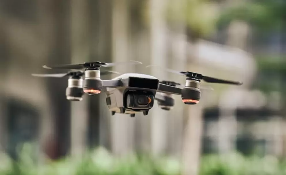 La Direccin General de Aviacin Civil emiti la normativa 101 el 11 de diciembre de 2024, que prohbe el uso de drones.