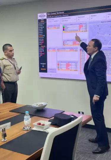 Ministros de Defensa y del Interior cumplen su gira en El Salvador.