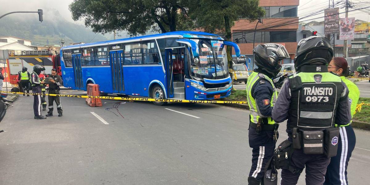 Adulto mayor fue impactado por un bus mientras cruzaba una avenida en ...
