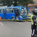 Adulto mayor fue impactado por un bus mientras cruzaba una avenida en el sur de Quito