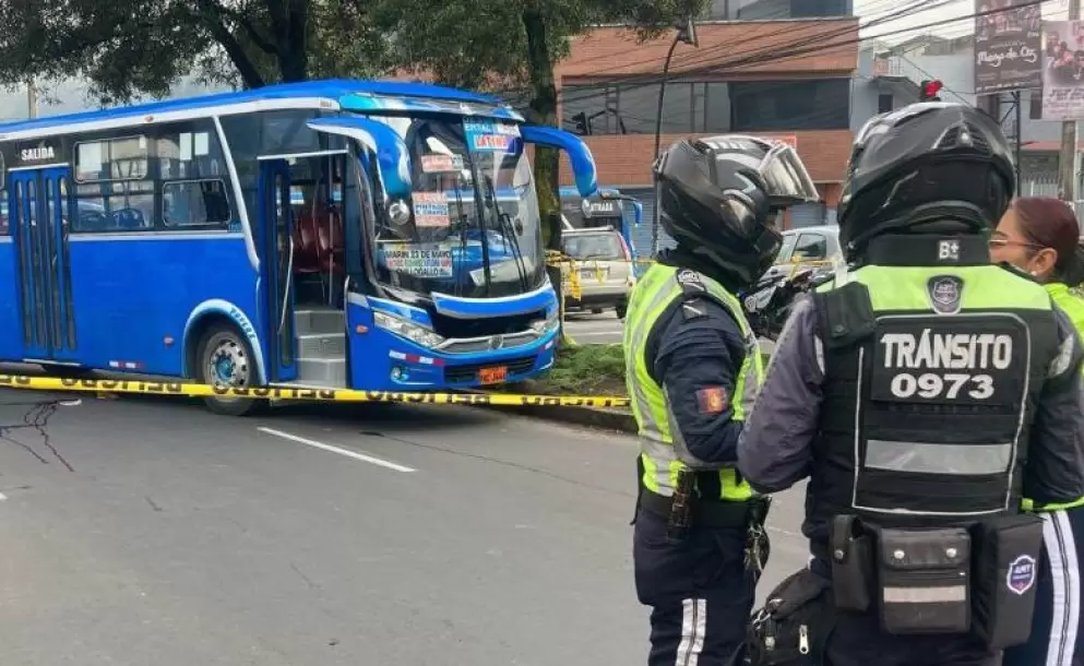 Adulto mayor fue impactado por un bus mientras cruzaba una avenida en el sur de Quito