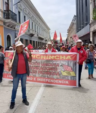 Cientos de trabajadores marcharon en este 1 de mayo.