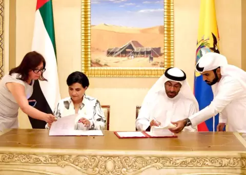 Gabriela Sommerfeld, canciller de la República, y Ahmed Al Sayegh, ministro de Estado de Emiratos Árabes Unidos.