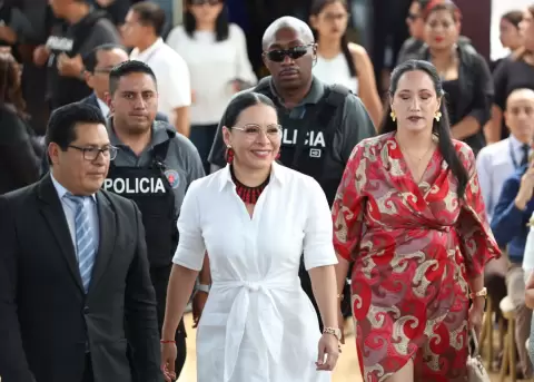 Diana Atamaint, presidenta del CNE.
