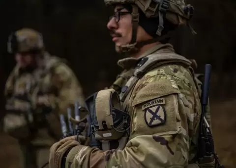 El Supremo de EE.UU. permite al Gobierno de Trump excluir a las personas trans del Ejército