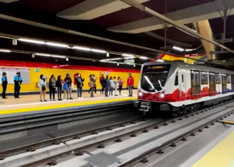 Falla en puerta de tren interrumpe momentáneamente el servicio del Metro de Quito