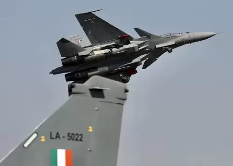 La India bombardea supuestas bases terroristas en Pakistán