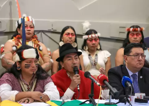 Leonidas Iza, presidente de la Conaie, en una rueda de prensa.