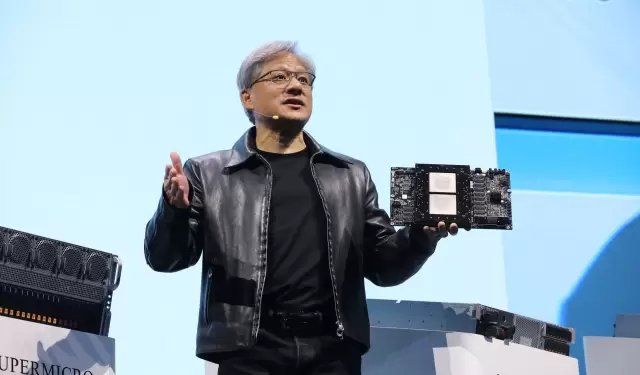 Jensen Huang advierte: crisis laboral global y auge de robots.